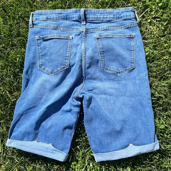 St. John’s Bay Bermuda Shorts - Picture 5 of 5